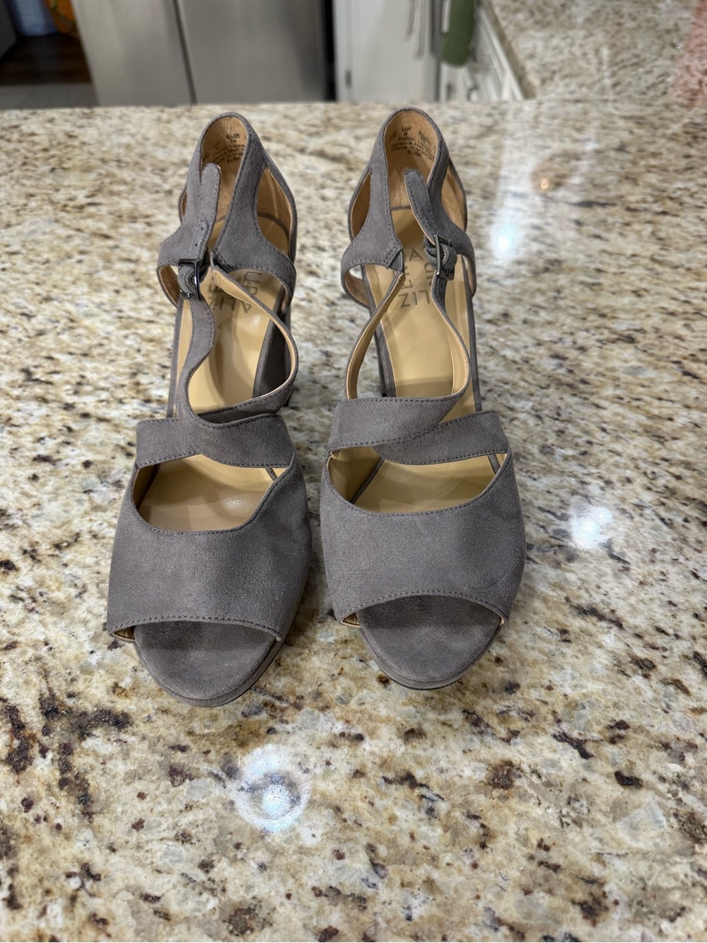 NWOT Naturalizer Elise Gray Strappy Open Toe Block Heel Shoes 8M 8